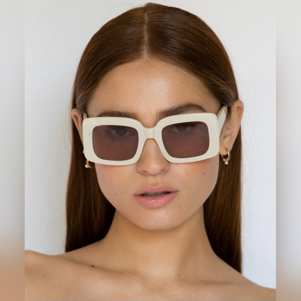 Lu Goldie "Mia" Sunglasses in Vanilla
